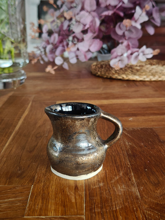 Dzbanuszek gliniany